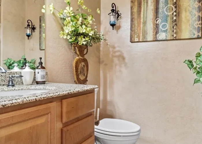 New Listing Charming In A Great Neighborhood Holiday home Peoria