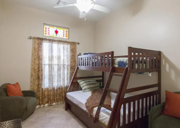 Holiday home New Listing Charming In A Great Neighborhood