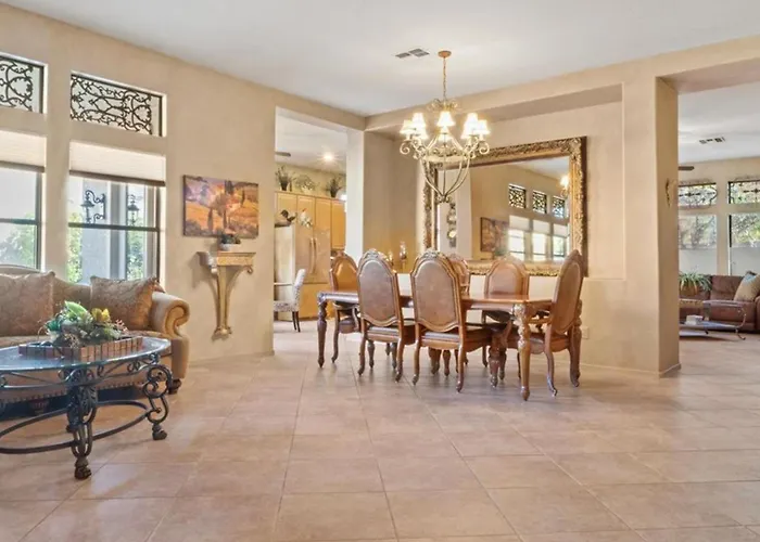 New Listing Charming In A Great Neighborhood Peoria