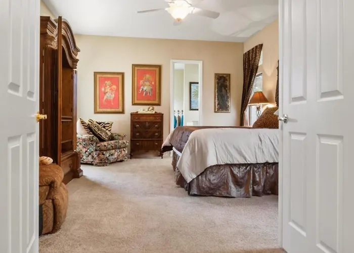 New Listing Charming In A Great Neighborhood Holiday home