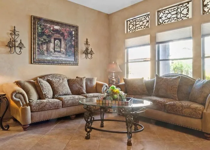 Holiday home New Listing Charming In A Great Neighborhood