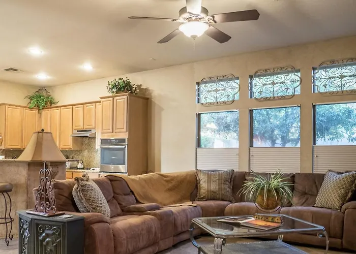 New Listing Charming In A Great Neighborhood Holiday home Peoria