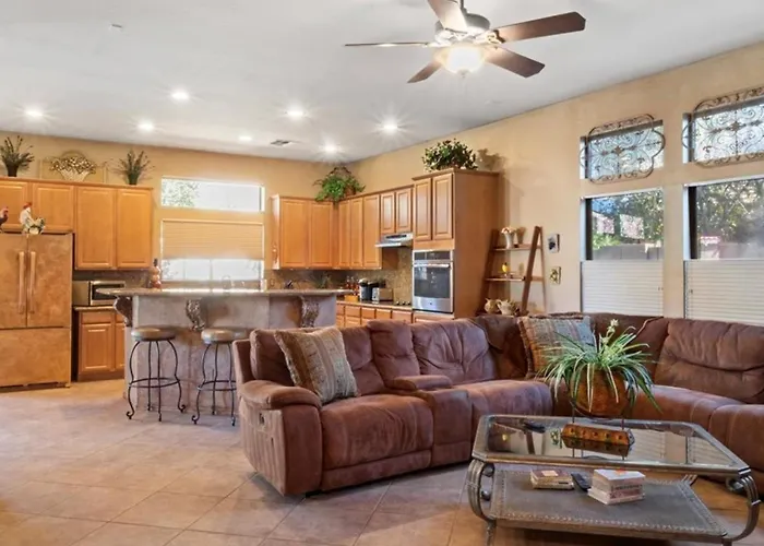 New Listing Charming In A Great Neighborhood Holiday home