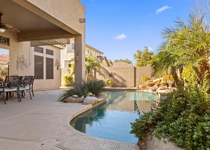 Holiday home New Listing Charming In A Great Neighborhood