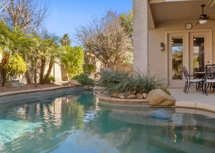 New Listing Charming In A Great Neighborhood Holiday home Peoria