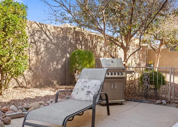 New Listing Charming In A Great Neighborhood Peoria